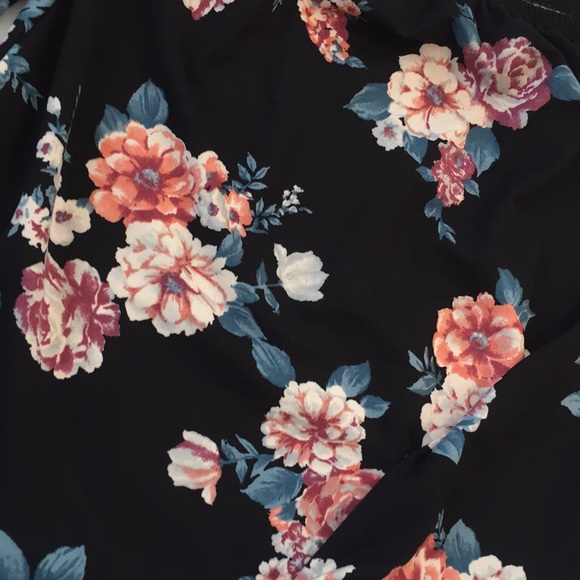 NWT Off the Shoulder Floral Blouse - Picture 7 of 8